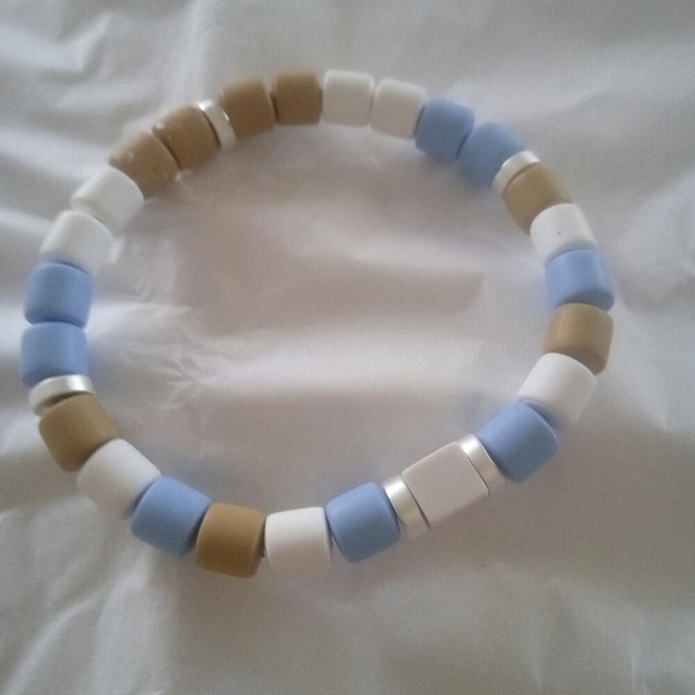 Bracelet...stretch bracelet, mini neutral color center bead, 7" inches